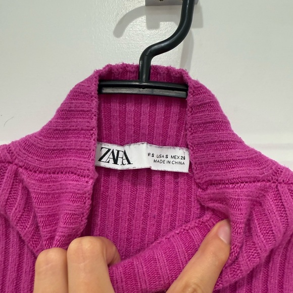Pink crop top turtleneck sweater - Picture 2 of 3